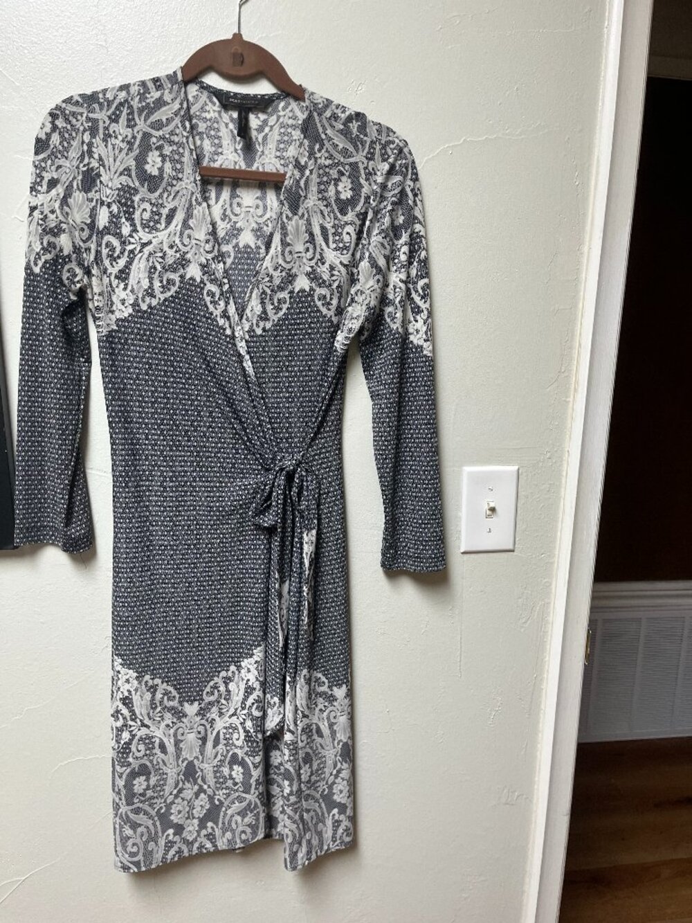 BCBGMaxAzria Wrap Dress, size M, black and white jersey print